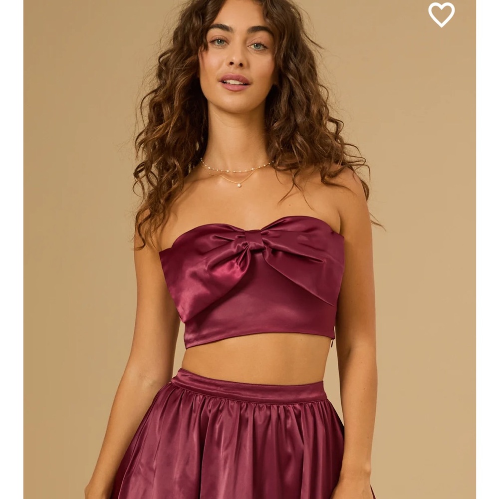 RED BOW STRAPLESS TOP - NWT - Size Medium